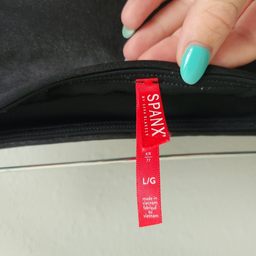 SPANX Black Shiny Leggings - Picture 2 of 7